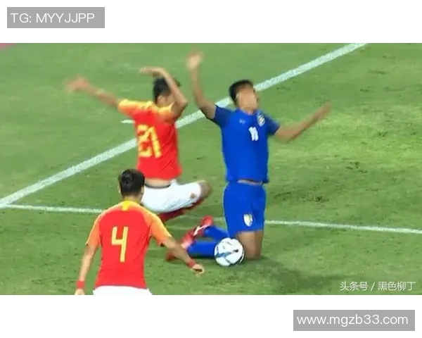 足球明星掰手腕精彩瞬间大合集展现运动员的力量与魅力